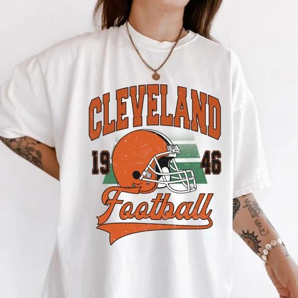 Gildan Tops - Cleveland Browns 1946 Football Design White Tshirt, Unisex Cotton Tee